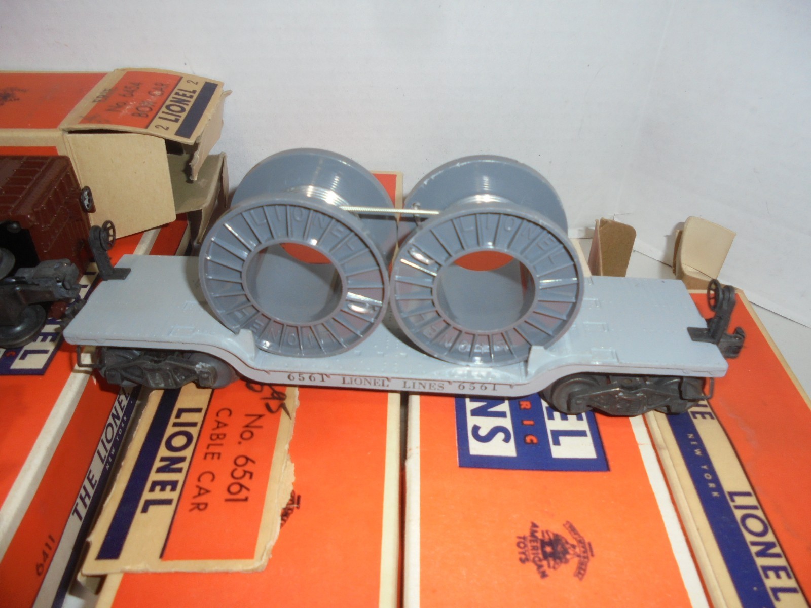 LIONEL LOT OF FREIGHT CARS VINTAGE POST WAR WITH BOXES 9 CARS O GAUGE