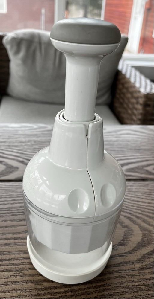 Pampered Chef Food Chopper Manual Push Function white #2585
