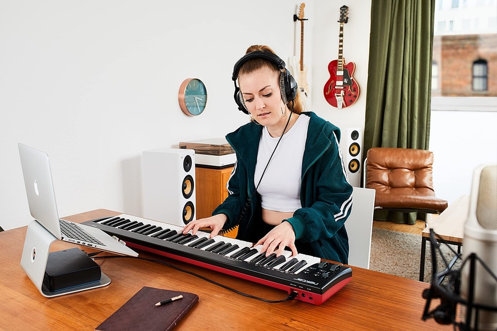 Nektar SE61 USB MIDI Controller Keyboard - Nektar DAW Integration, Black