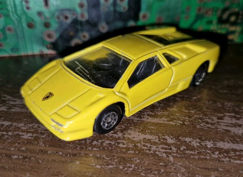MAISTO Model Car - LAMBORGHINI DIABLO 1/64 Scale