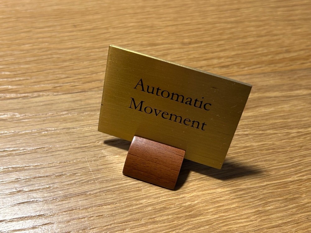 Exhibitor Stand Plaque - Model AUTOMATIC MOVEMENT