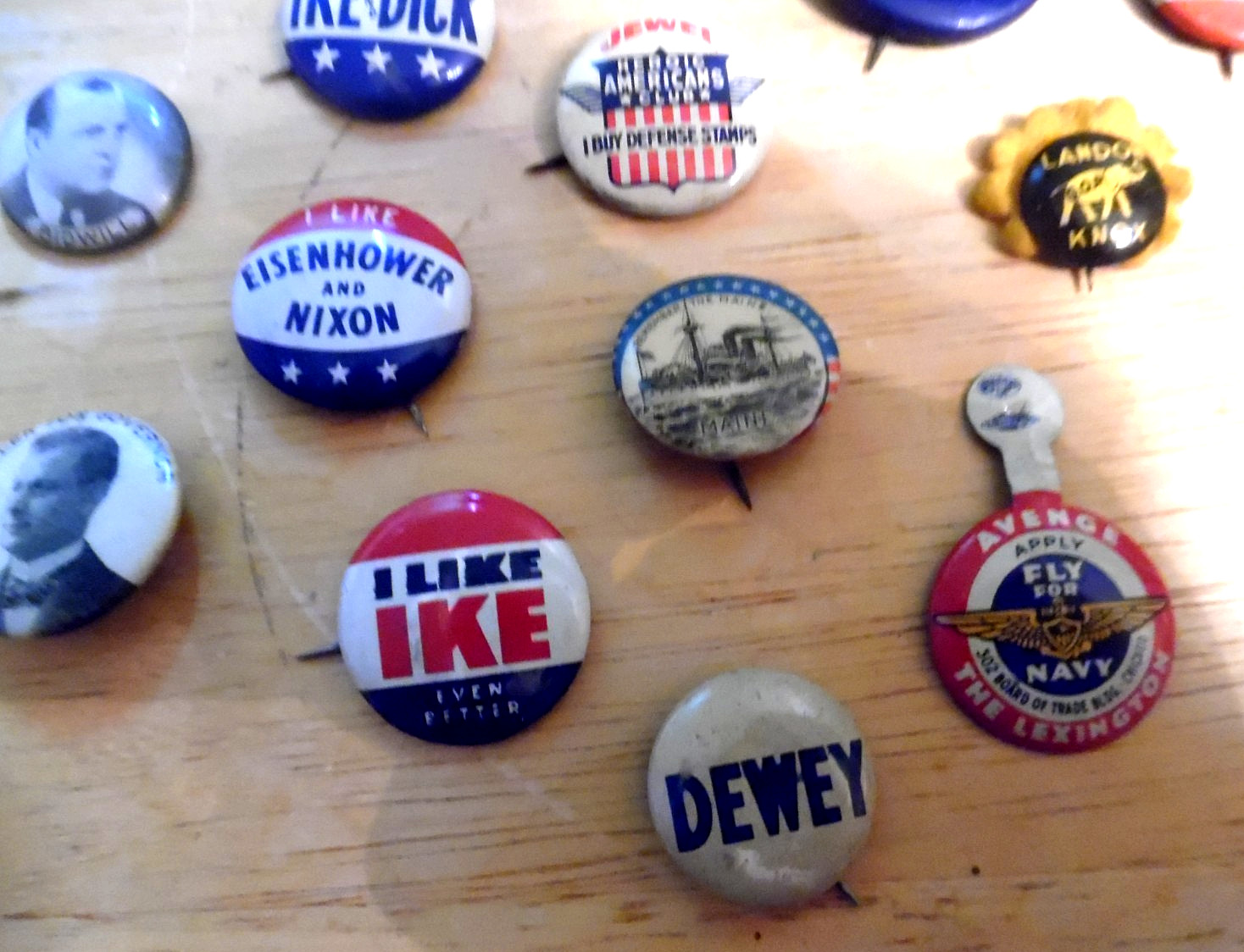 16 VINTAGE POLITICAL PINS IKE, DEWEY, MEEK,KNOWLAND, SCHULER, LANDON, KNOX ETC