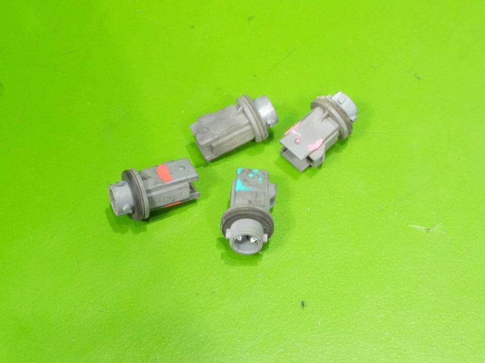 92-96 Prelude OEM front corner light bulb socket plug mount left OR right