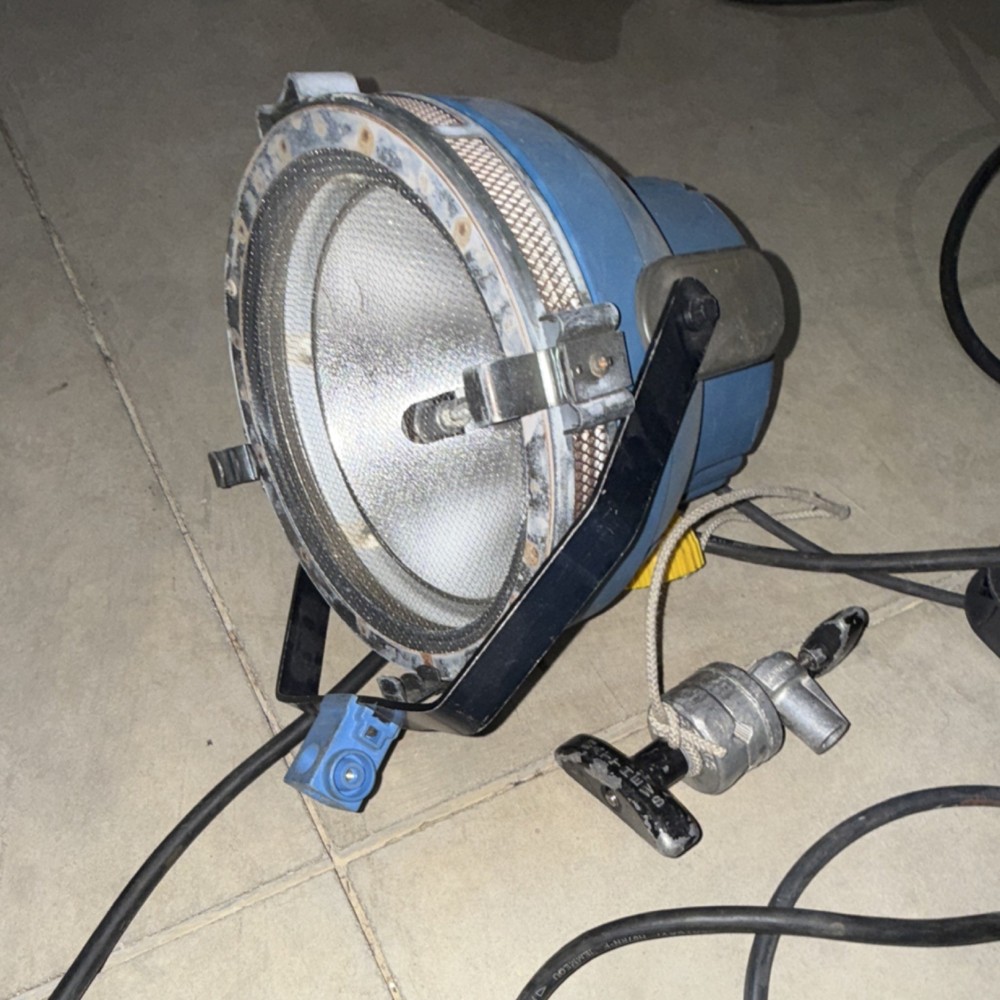 ARRI Blue Tungsten Continuous Lighting with Mounting Bracket & On/Off Switch