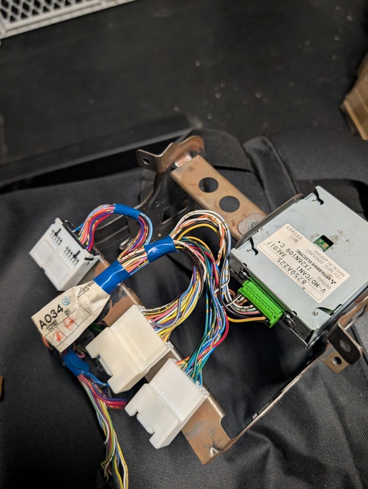 Mitsubishi MZ360342EX Navigation  Install  Kit