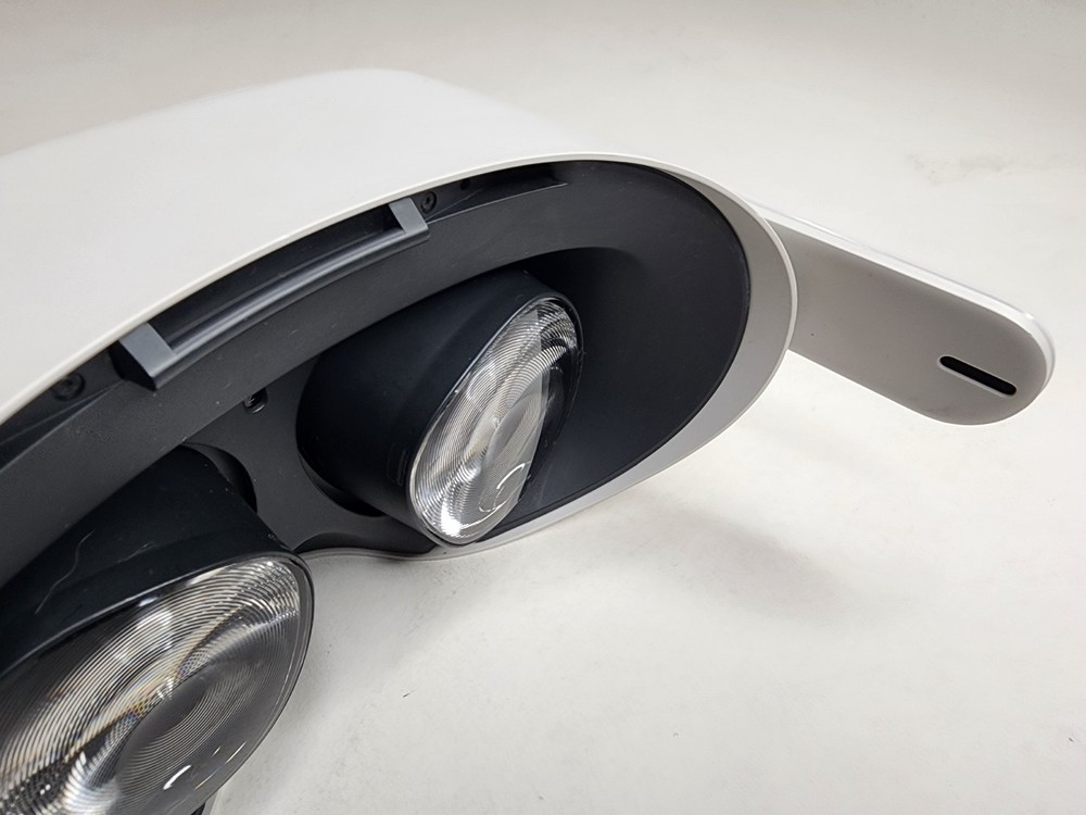 Meta Oculus Quest 2 Standalone VR Headset Only *Black Screen*