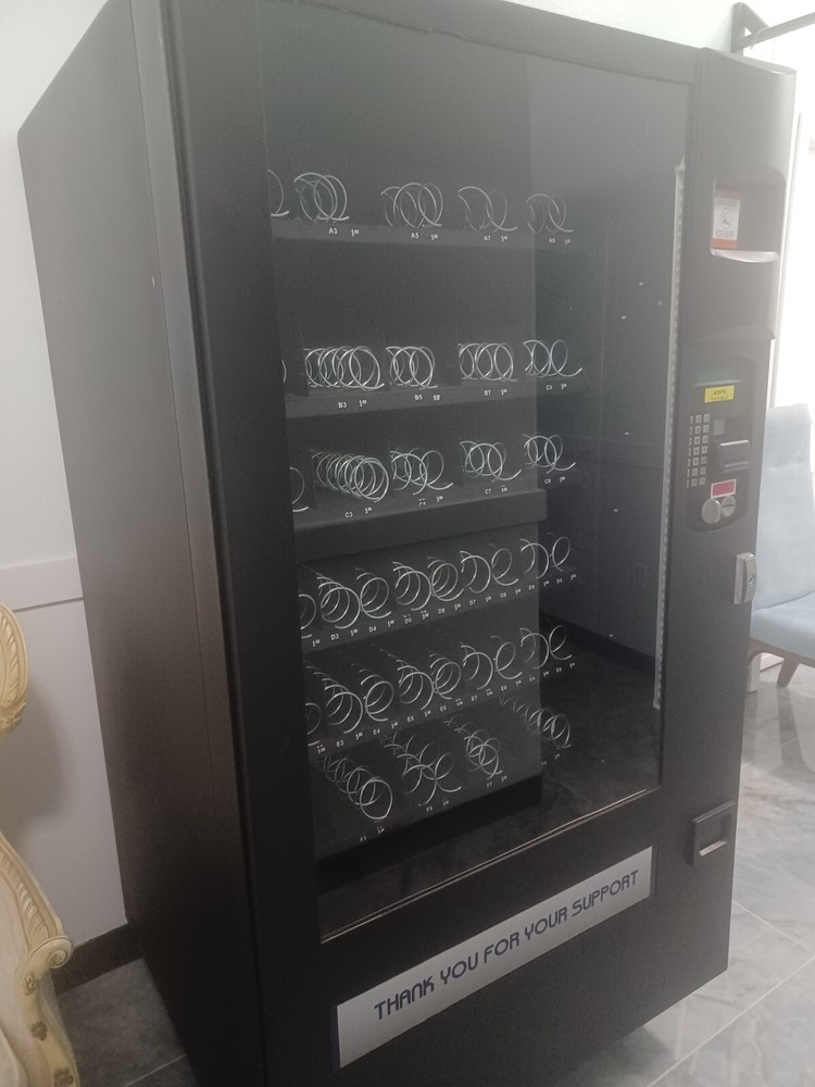 Automatic Products 7600 Snack Vending Machine