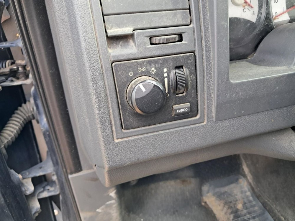 Fuse Box Engine Fits 05-07 DAKOTA 5000902