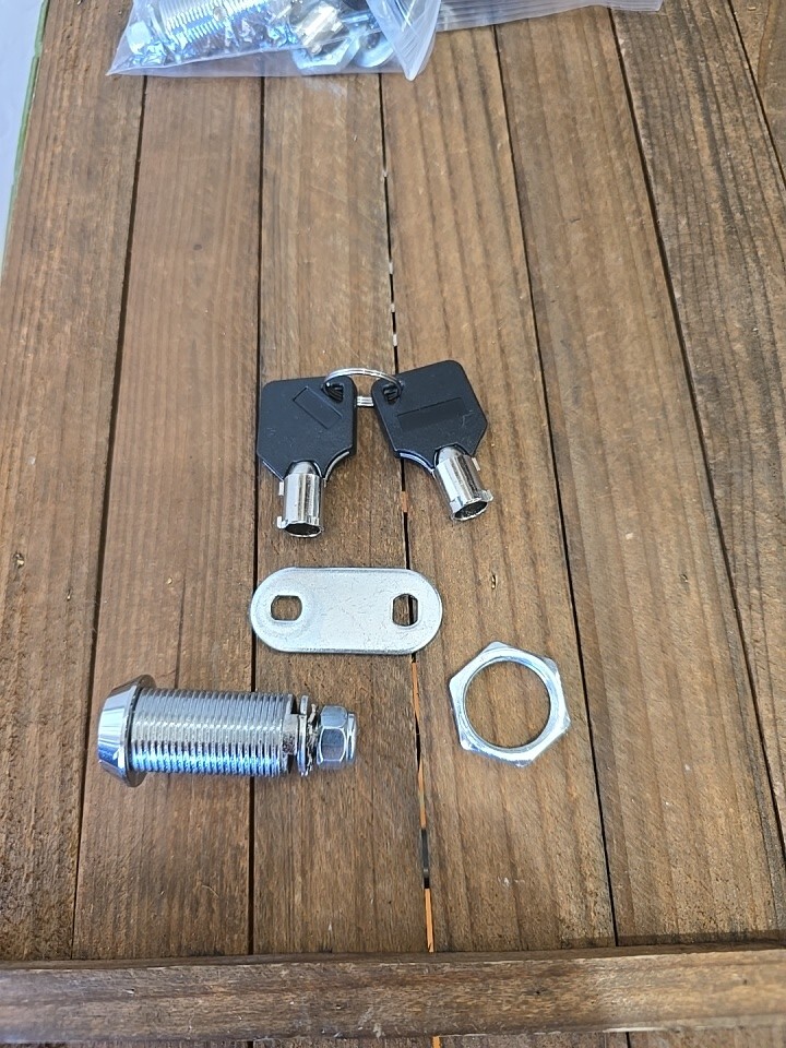LOCK & KEY SET.