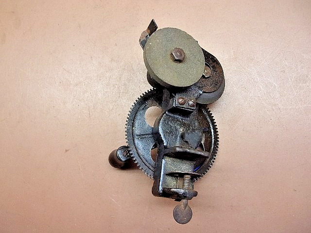 Antique QUICK EDGE Table Mount Hand Crank Knife Sharpener Tool Turns Good READY!