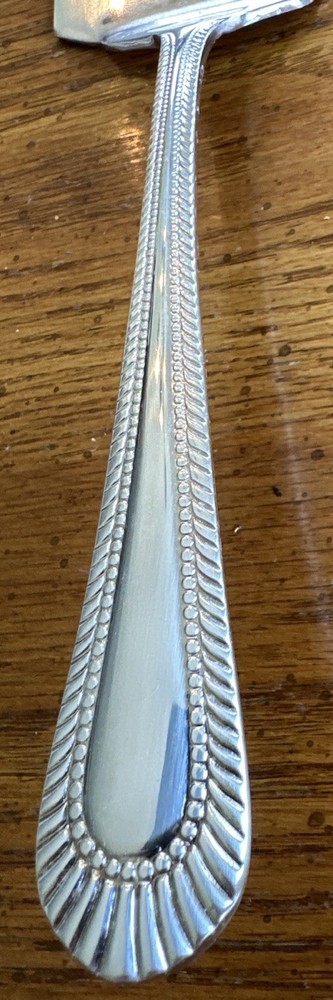 WALLACE Wickham Deep Silverplate ServerLasagna Cake Flatware Fan Bead 9.75”