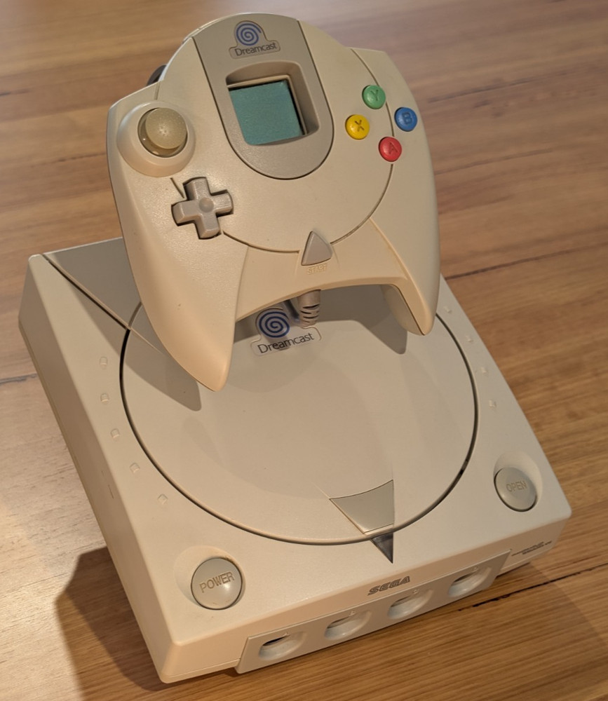 3D Printed: Display Stand for Dreamcast Console