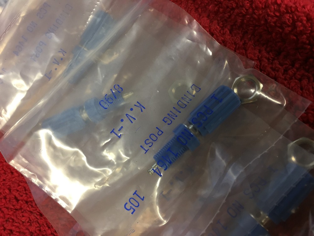 1464-105  H H SMITH  BLUE  Insulated Panel Mount Binding Post 1 pc