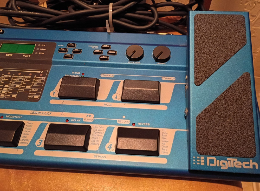 Digitech RP7 Valve Guitar Tube Preamp Multi Effects Processor USA cable power