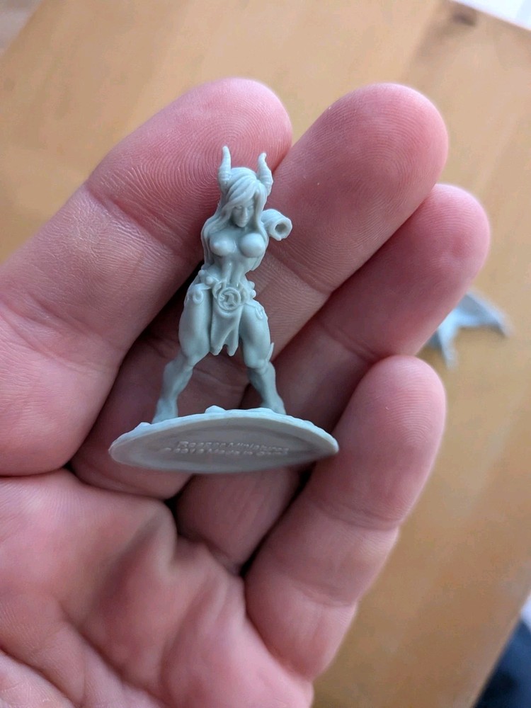 Reaper Bones 4 Succubus