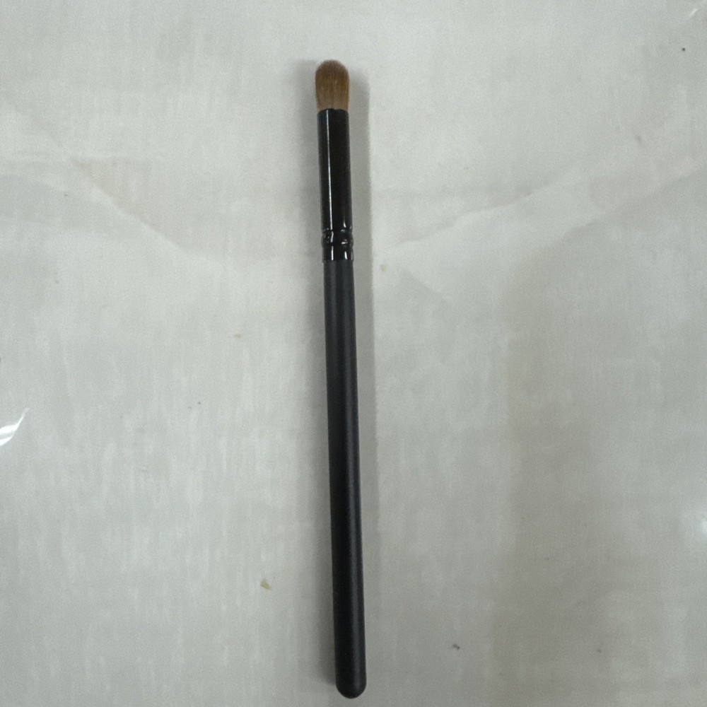 BASIC BEAUTY BLENDING EYESHADOW BRUSH-01