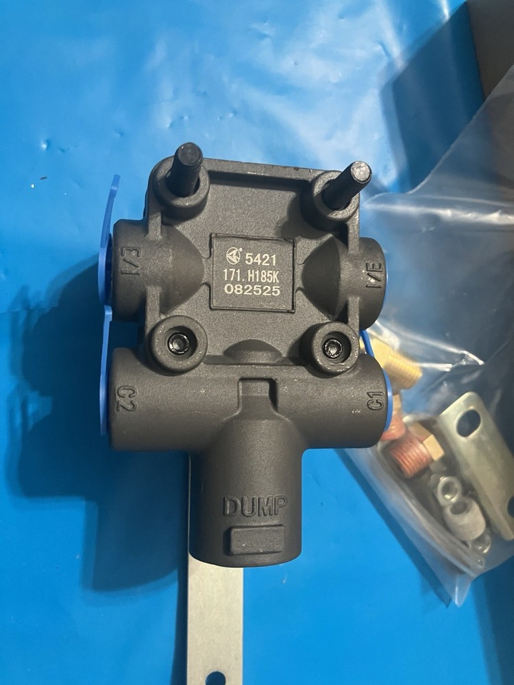 VS228 Height Control Leveling Valve with Dump ref: Hendrickson 171.H185K