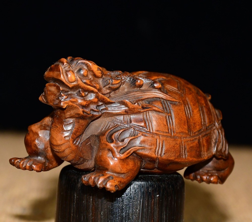 Collected Small Leaf Boxwood Dragon Turtle Handle