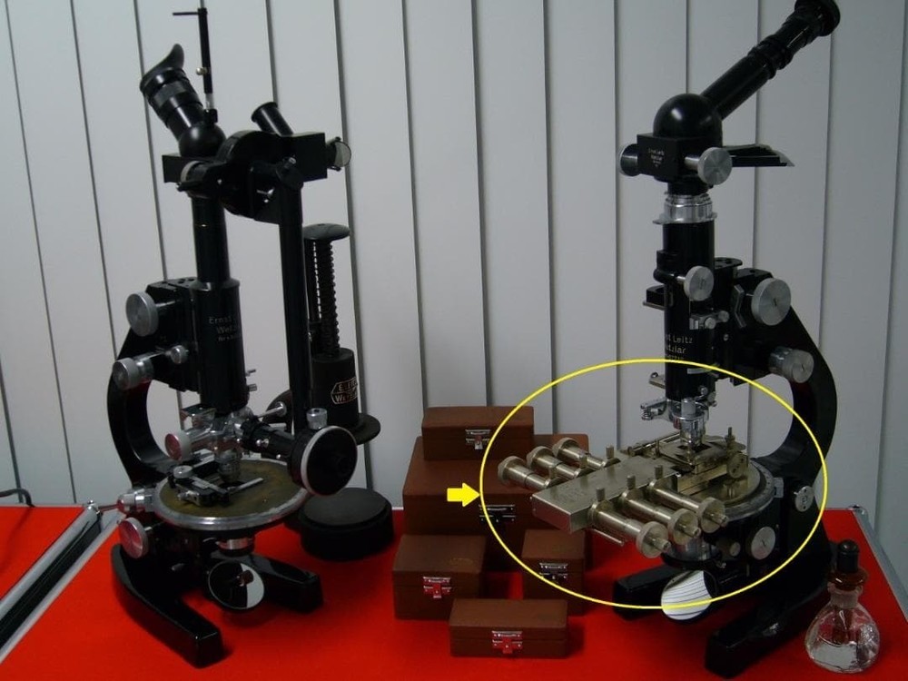 Leitz 6 Spindle Ernst Reitz's Integrating Stage-Microscope Accessories