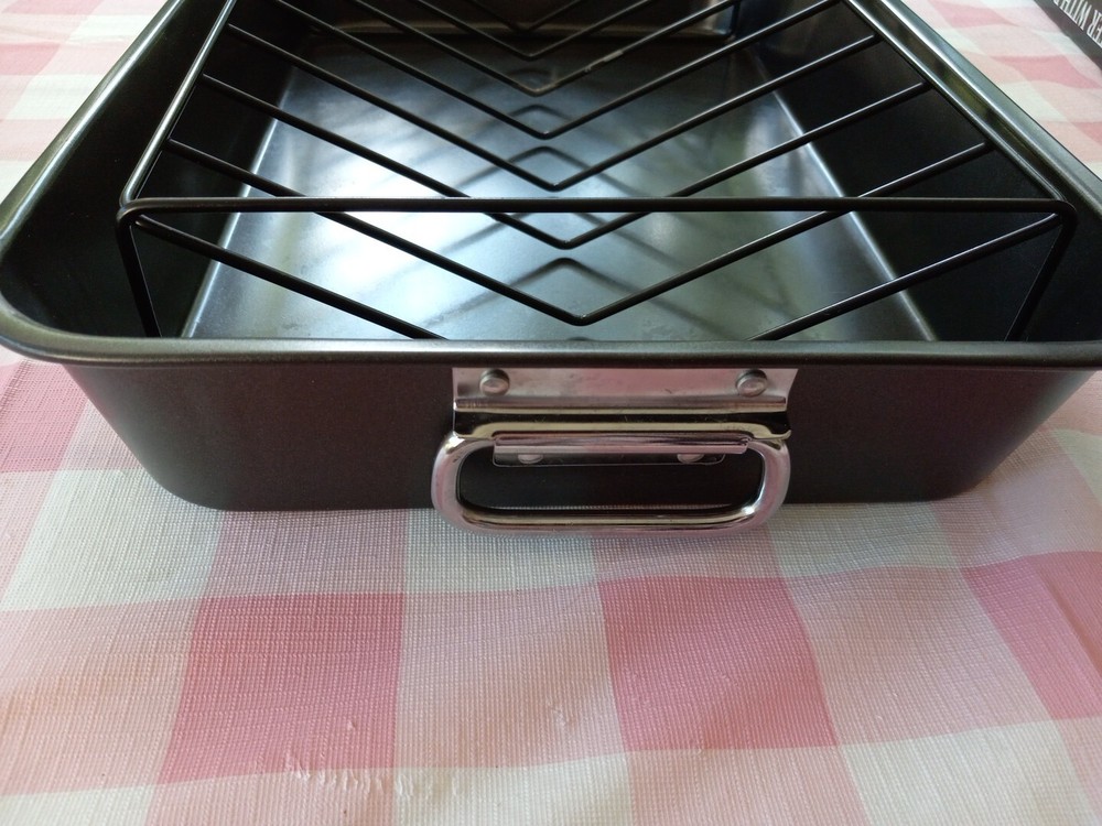 LARGE NONSTICK RECTANGULAR ROASTING PAN WITH V-SHAPE RACK In BOX