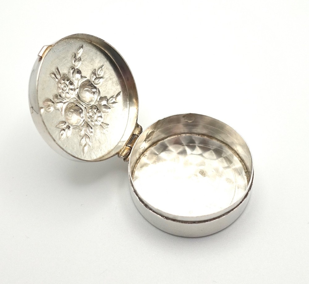 Sterling Silver Pill Box / Snuff Box - Hallmarked