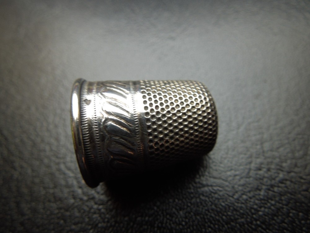 K203 ANTIQUE SILVER  THIMBLE   SEE DESCRIPTION
