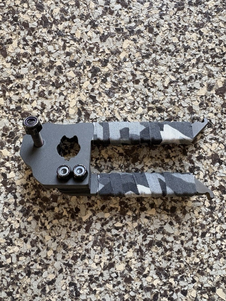 Lone Wolf Custom Gear Sidekick