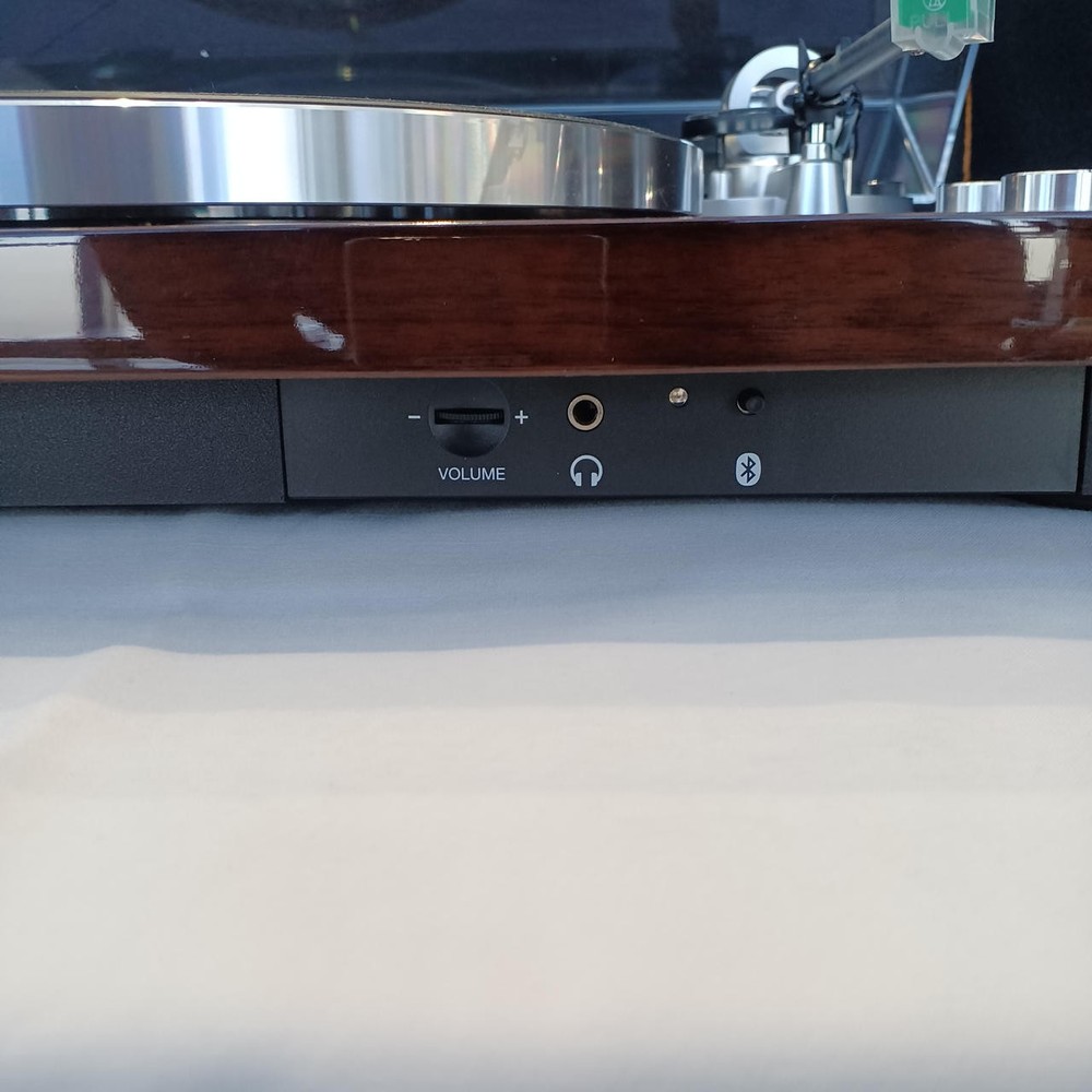 AKAI BT500 Bluetooth Turntable Tested Working No Power Adapter
