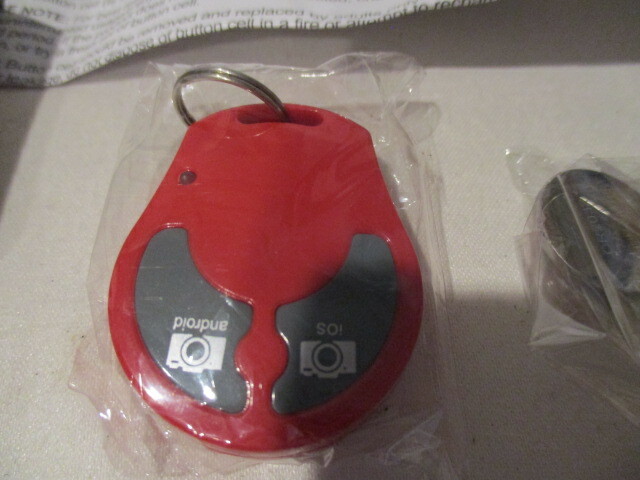 AVON SELFIE REMOTE Wireless Remote Shutter Compatible w/Most Smartphones Plastic