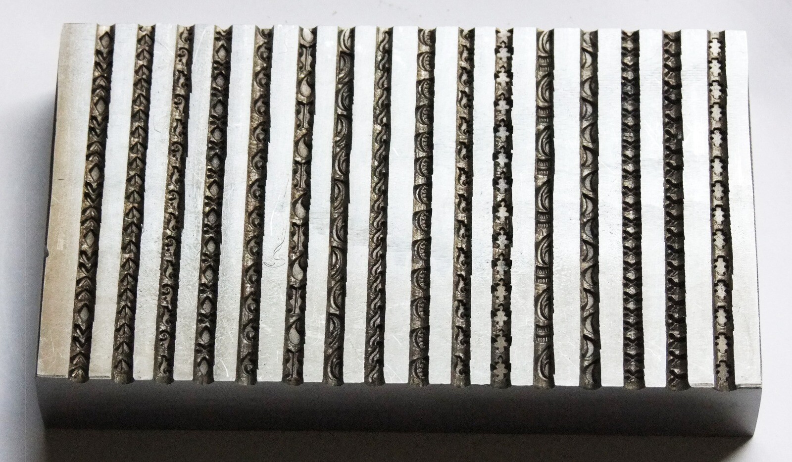 16 Design Wire Impression Die Plate #13