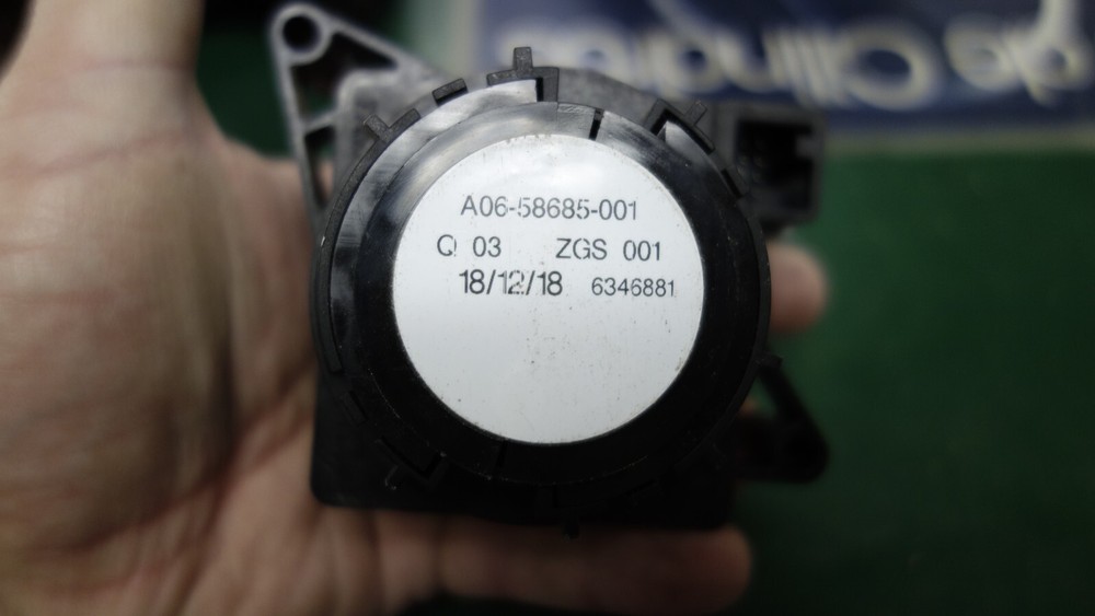 Freightliner Cascadia A06-58685-001 Head Light Headlight Switch