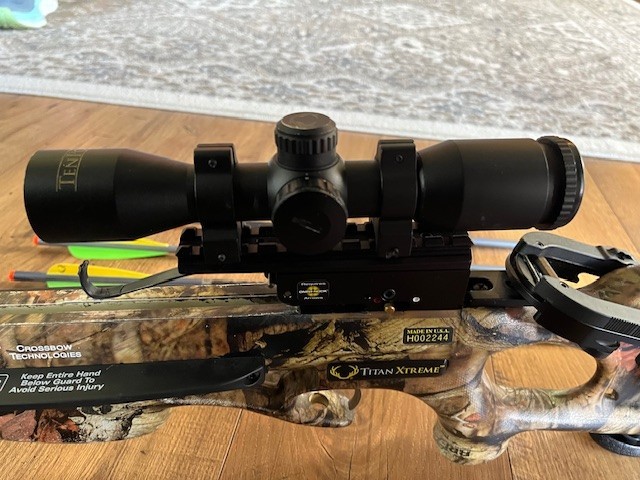 Ten Point Titan Extreme Crossbow with 5 arrows