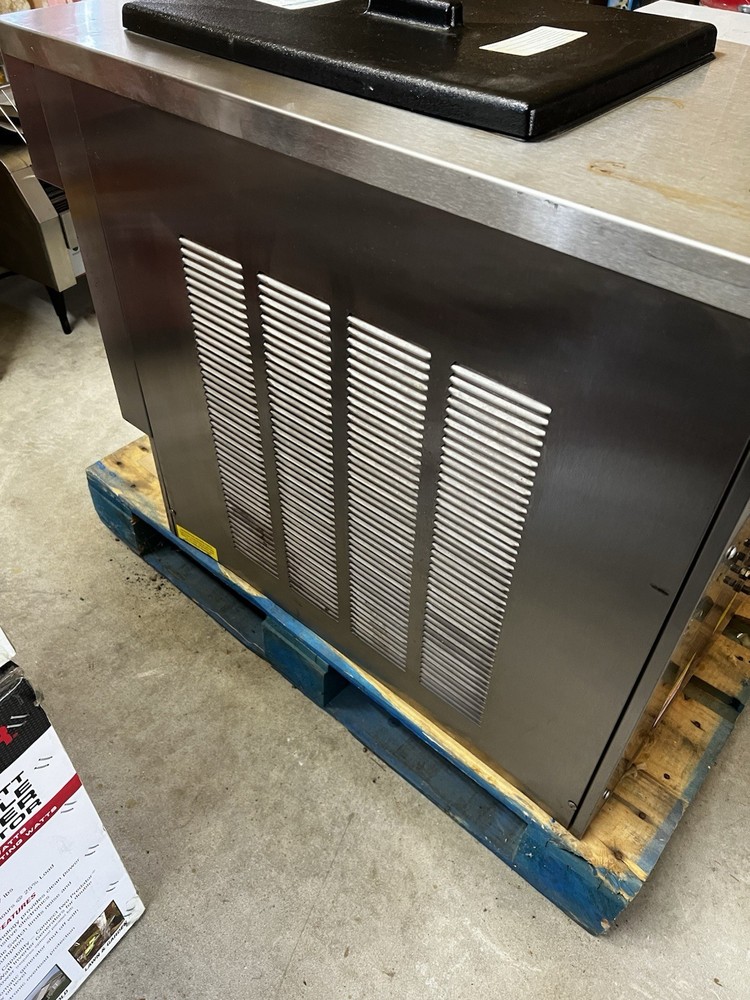 Saniserv Shake machine