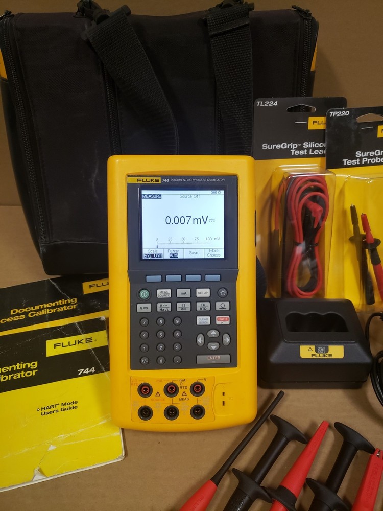 Fluke 744 Documenting Process Calibrator With Accessories. Read Desc.