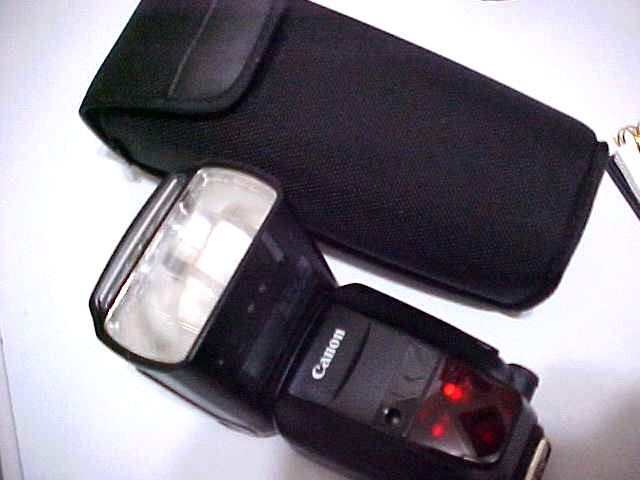 Canon Speedlight 600 EX-RT w/ case (bx 149)