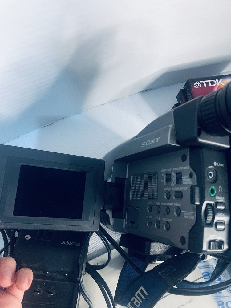 Sony Handycam Camcorder CCD-TRV34 Bundle UNTESTED READ