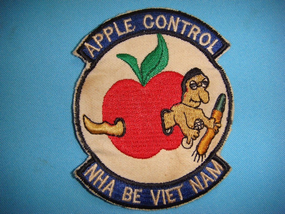 VIETNAM WAR PATCH, US NAVY BARRACK SHIP APPLE CONTROL NHA BE
