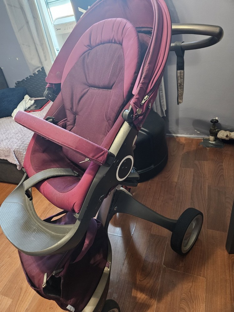 Stokke Xplory Purple Stroller Folding Adjustable Handles Canopy Single Seat