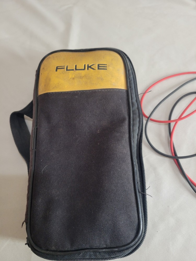 Fluke 789 ProcessMeter Process Calibrator with Test Leads and Carry Case