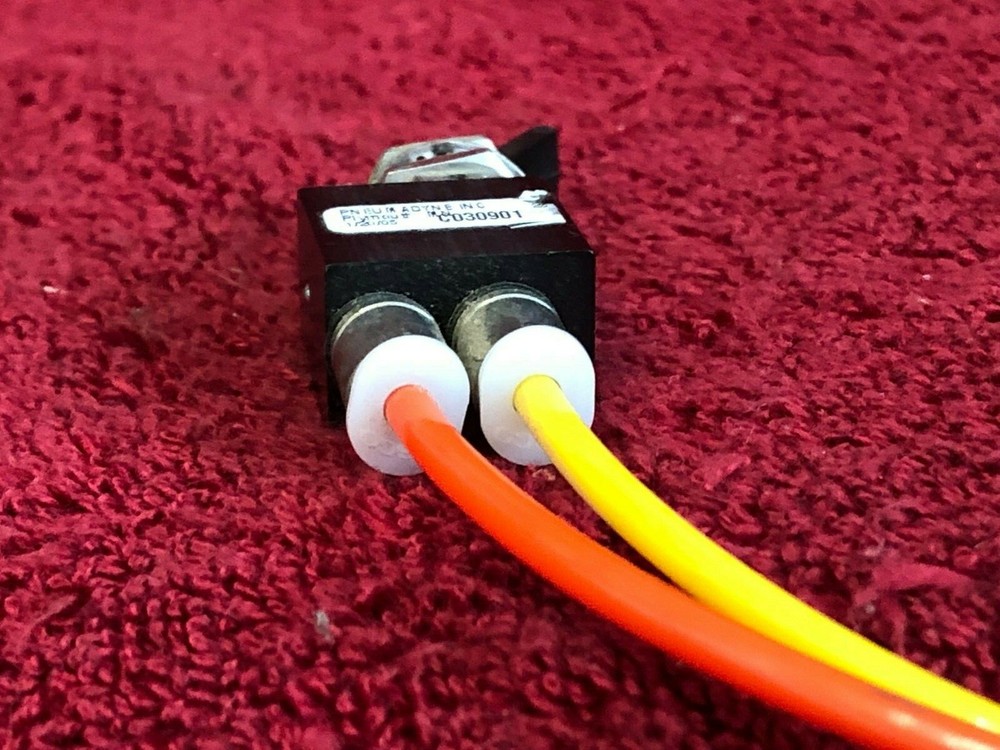 PNEUMADYNE AIRCRAFT TOGGLE SWITCH P/N C030901