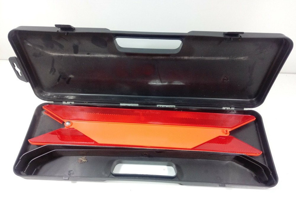 MINT EMERGENCY CAR TRIANGLE