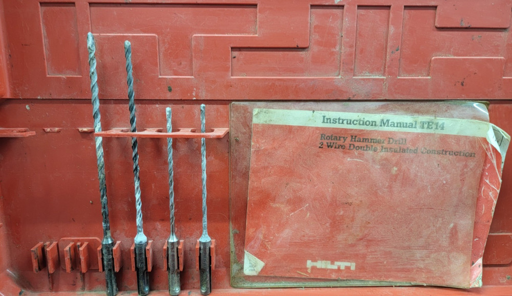 Hilti TE14 Rotary Hammer Drill w/Case, Bits, And Paperwork