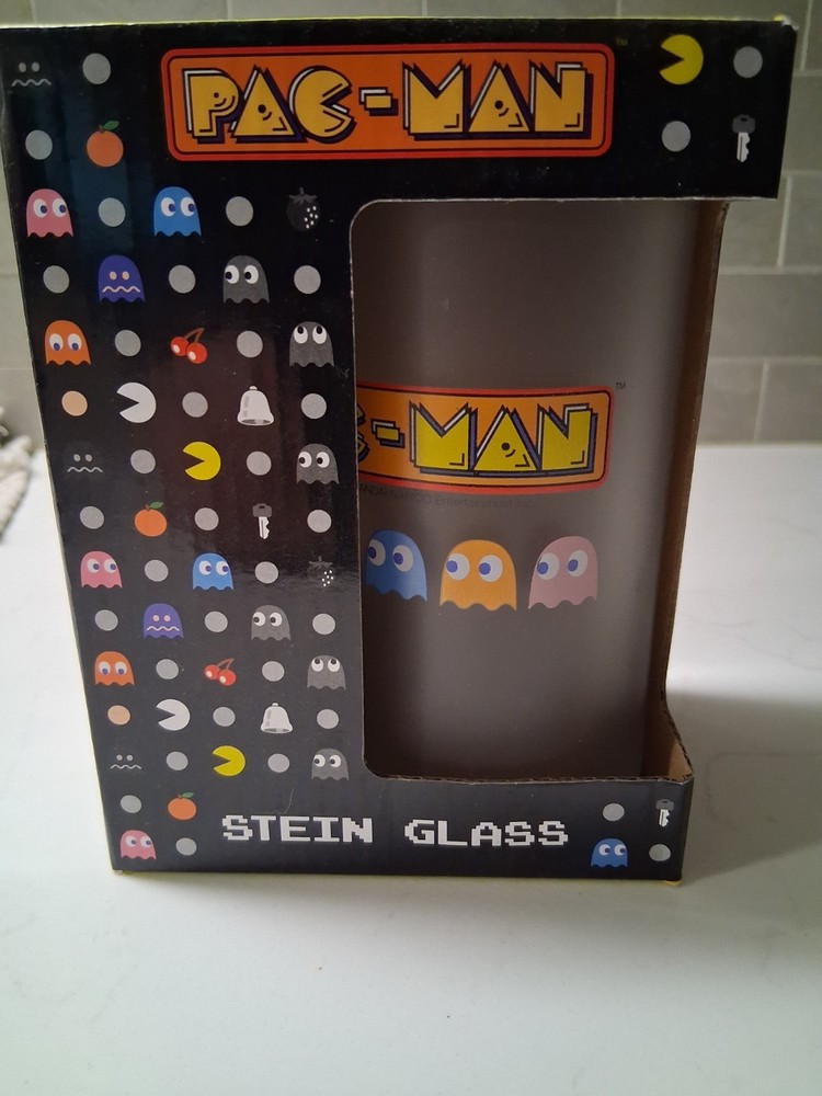 Pac-Man Stein Glass