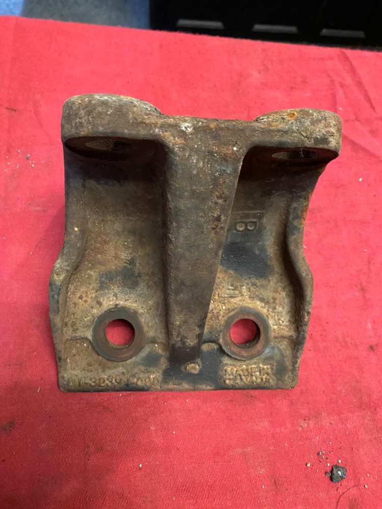 DD15, DETROIT DIESEL   engine mount, BRACKET, SUPPORT,  01-32394-000