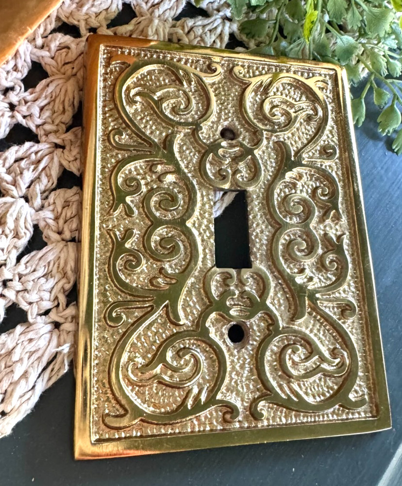 Antique -Gold Metal Single Toggle Light Switch Plate Wall Cover Decorator Scroll