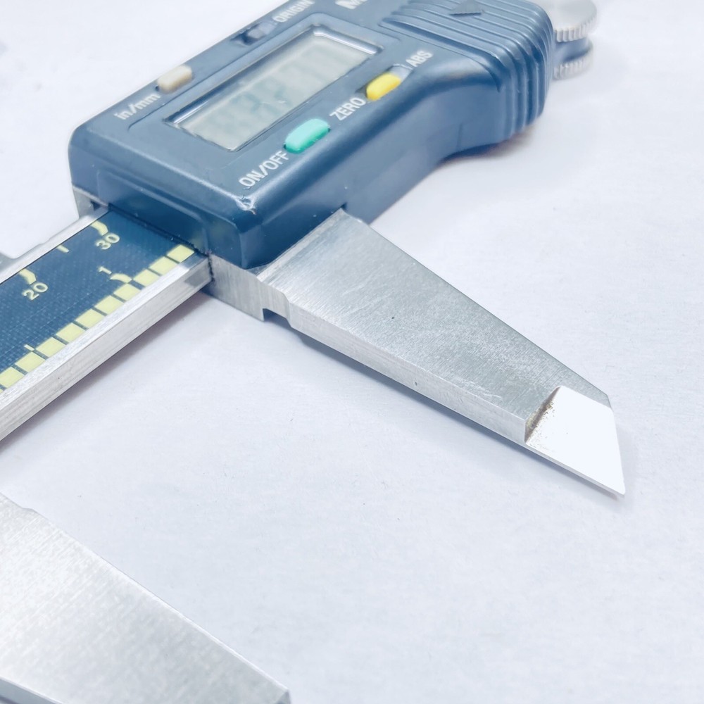 Mitutoyo 500-197 Absolute Digimatic Vernier Caliper Model CD-8" CS w/Case NICE