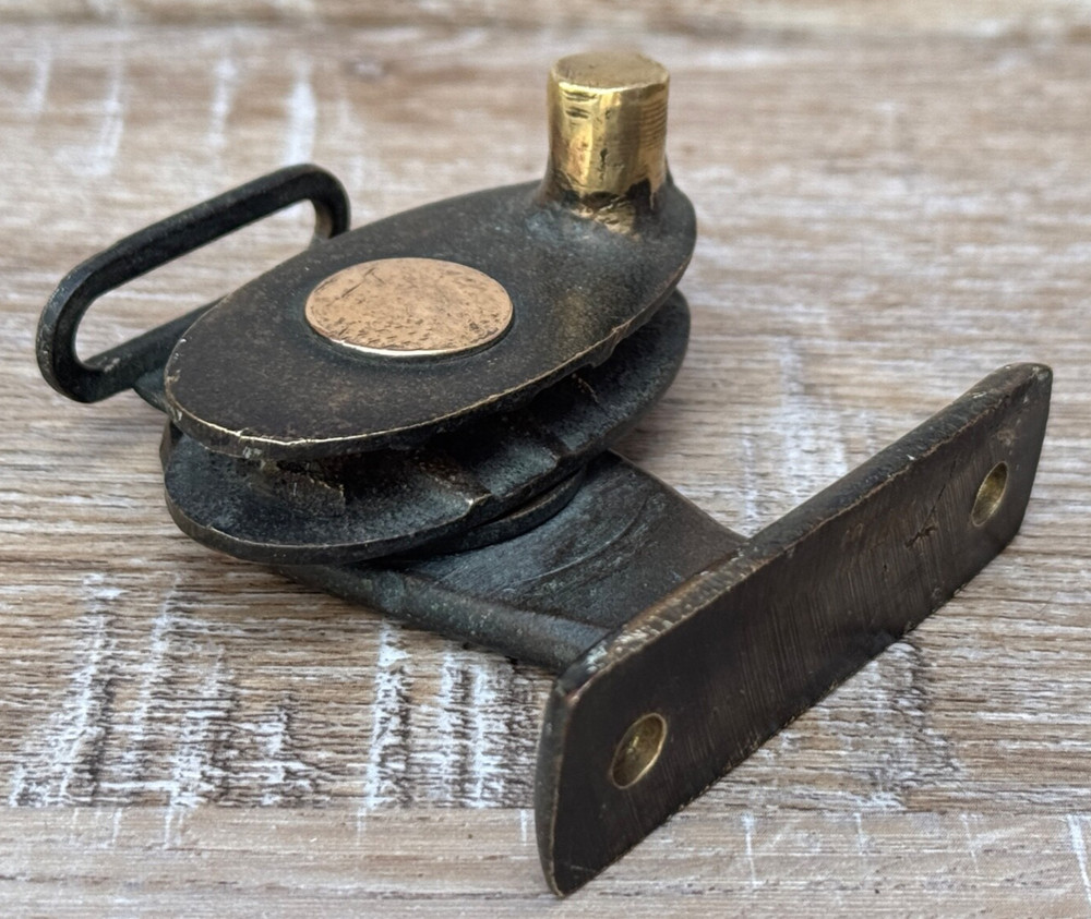 VINTAGE BRASS PULLEY SASH WINDOW PULLEY
