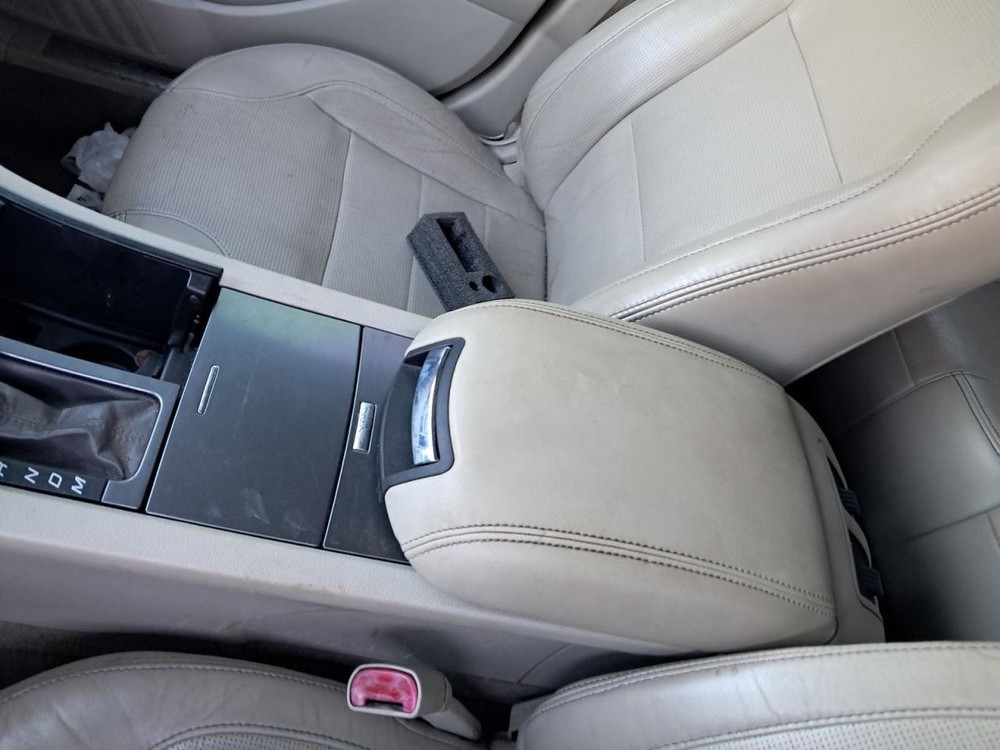 TAURUS 2010 Glove Box 4898459