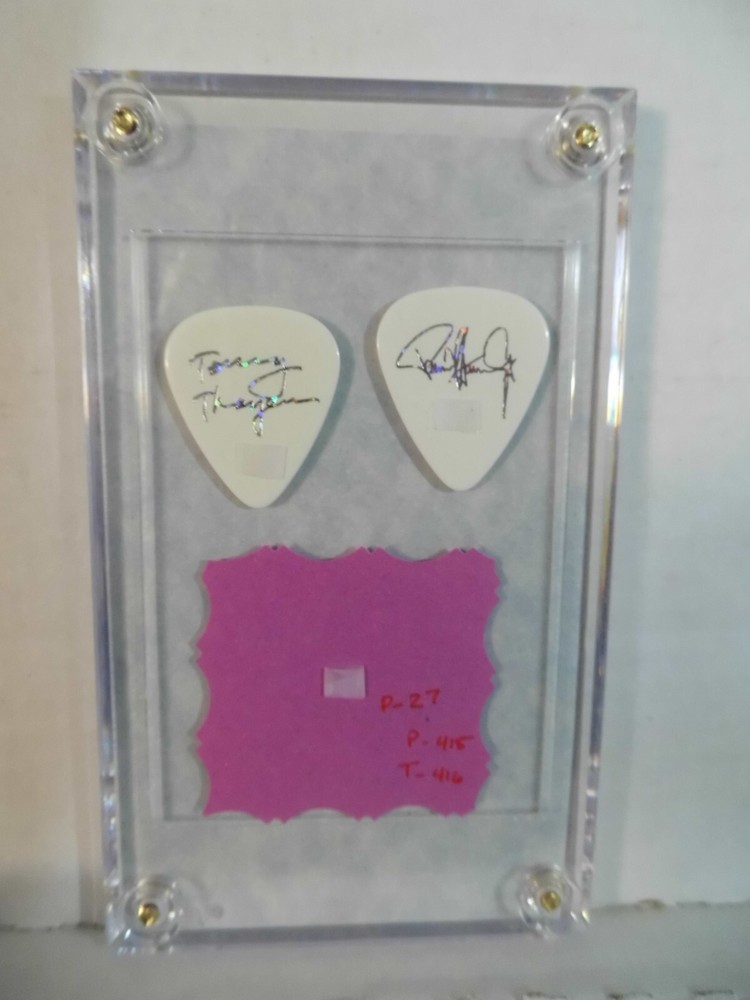 KISS~PAUL STANLEY~2 GUITAR PICKS IN CASE~2013~14 READ DESCRIPTION (44)