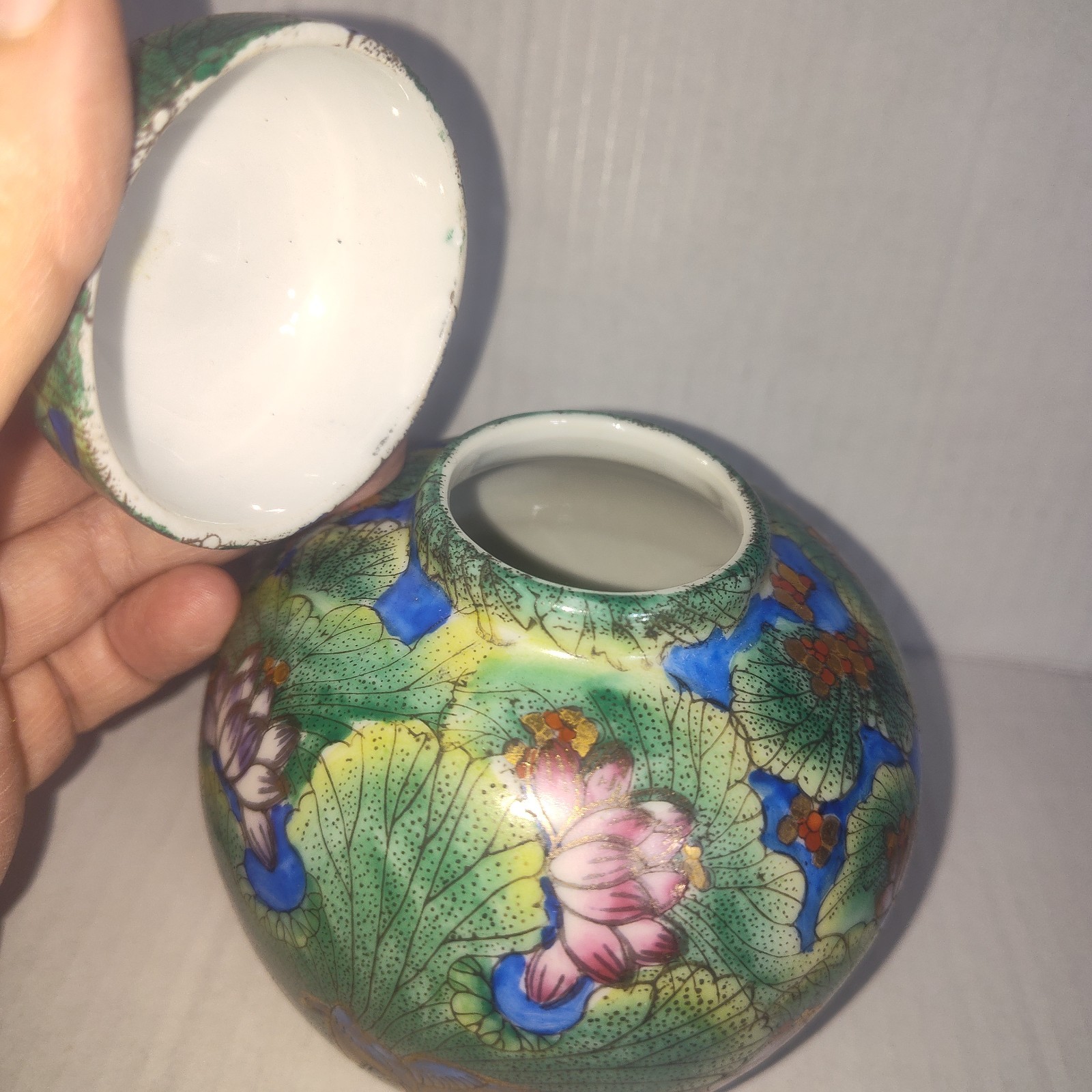 VTG CPC Macau Hand Painted Porcelain Ginger Jar Pink Lotus Floral Lidded 4.5 in